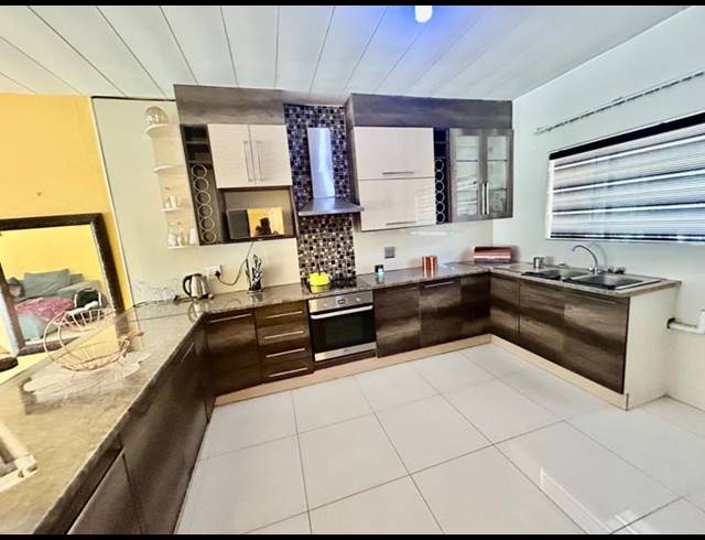 2 BEDROOM APARTMENT FOR SALE IN VANDERBIJLPARK CW 3